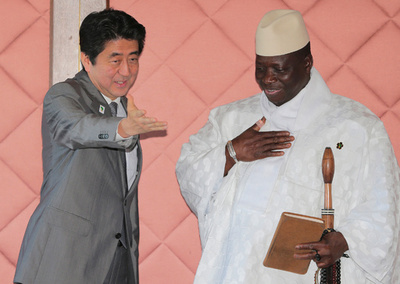 ガンビア大統領、「公用語から英語外す」と英語で発表