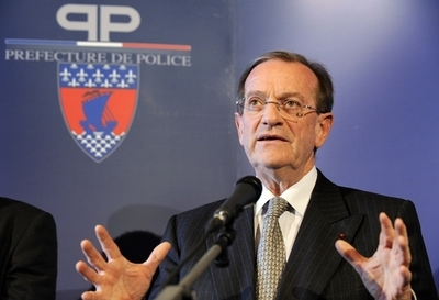 パリ警視庁、監視カメラ増設計画を釈明