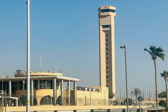 サウジ首都の国際空港にフーシ派が再攻撃、1人死亡 11人負傷