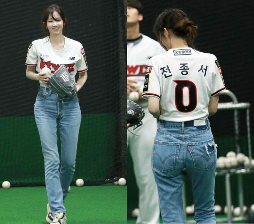 ジーパン姿で始球式に臨むチョン・ジョンソ＝インスタグラム(c)MONEYTODAY