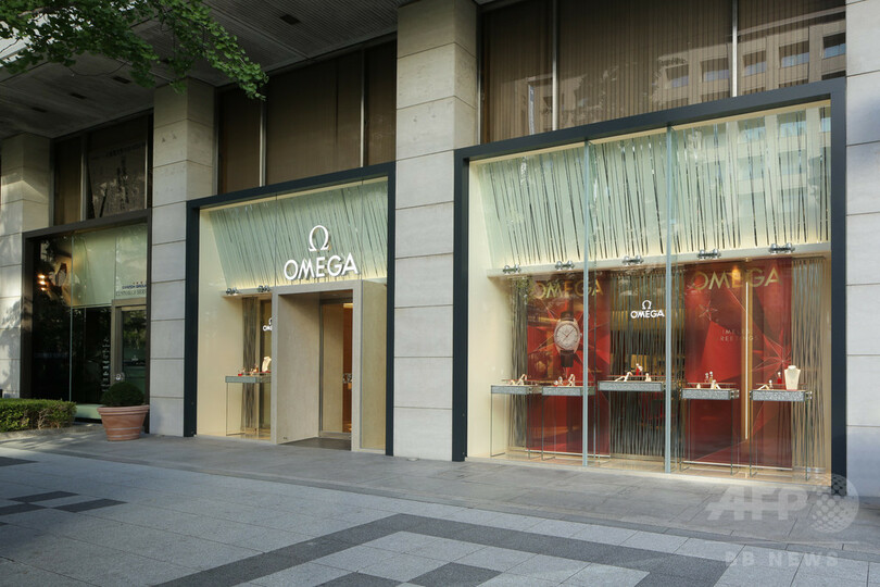 「オメガブティック心斎橋」リニューアル、片岡愛之助がテープカット