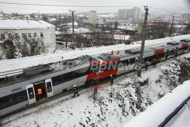 ウィーンで列車同士が正面衝突、数十人負傷