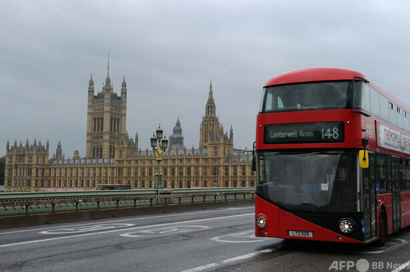 英国の実質所得、今後2年で10%減 シンクタンク