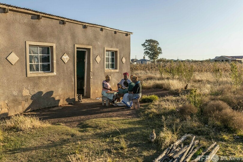 南ア「死の村」 高齢者狙う連続殺人事件