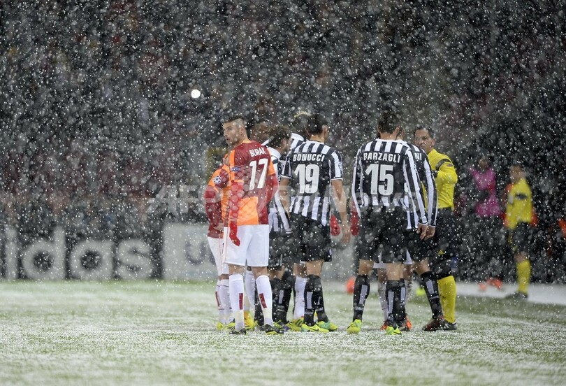 ガラタサライ対ユベントスの試合が大雪で中断 11日に延期 写真15枚 国際ニュース Afpbb News