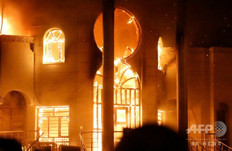 イラクのデモ隊がイラン領事館に放火 議会は緊急会議招集