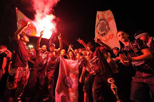 コリンチャンスがクラブW杯のため来日、見送るファン 写真8枚 国際
