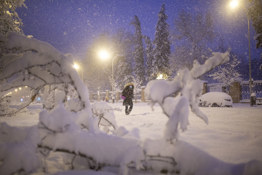 スペイン首都 50年ぶりの大雪 全土で交通混乱 写真12枚 国際ニュース Afpbb News