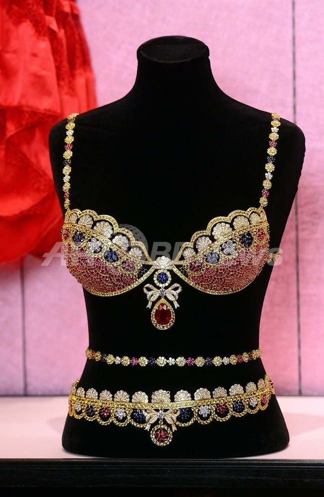 9.8億円の「ファンタジー・ブラ」、米NYで公開 写真7枚 国際ニュース