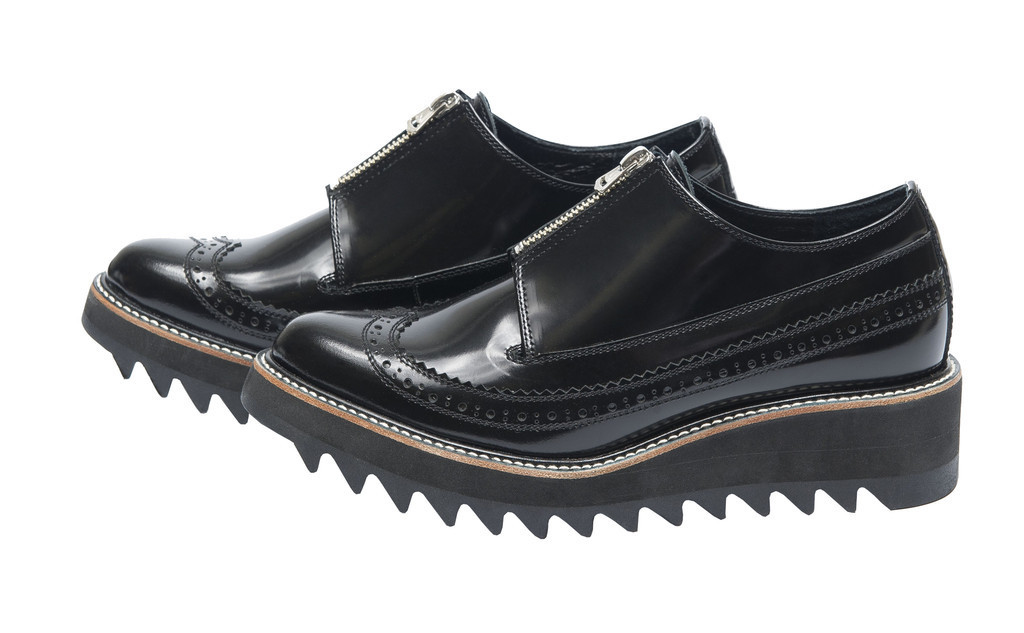 「ワイズ」、新ドレス＆アクセサリーラインをローンチ