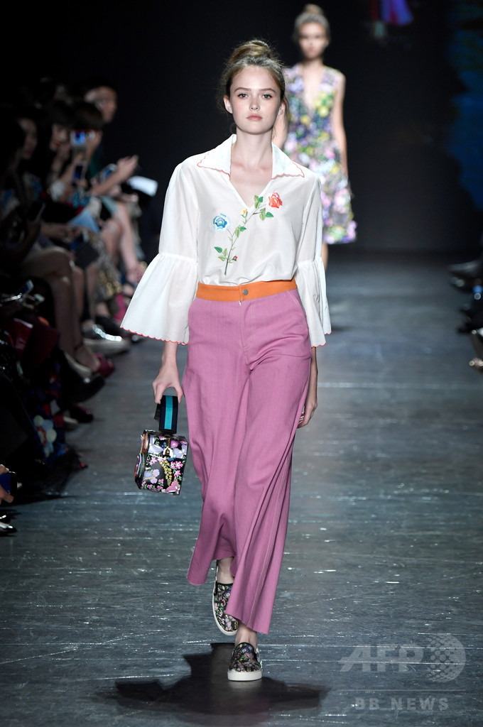 「ヴィヴィアン・タム」17年春夏