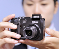 都内のニコン（Nikon）ショールームで発表された高性能コンパクトカメラ「クールピクス(Coolpix）P6000」（2008年9月21日撮影）。(c)AFP/Yoshikazu TSUNO