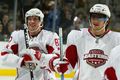 写真は公開練習に臨むワシントン・キャピタルズ（%%Washington Capitals%%）のアレクサンダー・オベチキン（%%Alexander Ovechkin%%、右）とピッツバーグ・ペンギンズ（%%Pittsburgh Penguins%%）のシドニー・クロスビー（%%Sidney Crosby%%、左）。(c)AFP/Getty Images Jim McIsaac