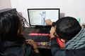 ネパールの首都カトマンズにあるスタートアップ企業パアイラ・テクノロジーで作業を行うエンジニア（2018年10月31日撮影）。(c)Prakash MATHEMA / AFP