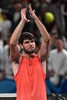 男子テニス、上海マスターズ、シングルス2回戦。勝利を喜ぶカルロス・アルカラス（2024年10月5日撮影）。(c)Hector RETAMAL / AFP