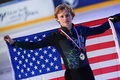 23-24フィギュアスケートグランプリ（GP）シリーズ第3戦、フランス杯、男子シングル・フリースケーティング（FS）。2位に入り、表彰式に臨むイリア・マリニン（2023年11月4日撮影）。(c)Sebastien SALOM-GOMIS / AFP