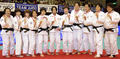 2008世界柔道団体選手権大会・女子決勝を制し、メダルを手にポーズをとる日本の選手たち。（2008年10月5日撮影）(c)AFP/Kazuhiro NOGI