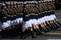ロシア・モスクワの赤の広場で、77回目の第2次世界大戦対ドイツ戦勝記念日の軍事パレードに参加したロシア兵ら（2022年5月9日撮影）。(c)Kirill KUDRYAVTSEV / AFP