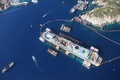 イタリア中部ジリオ（Giglio）島沖で、浮上した豪華客船コスタ・コンコルディア（Costa Concordia）号（2014年7月20日撮影）。(c)AFP/PROTEZIONE CIVILE ITALIANA