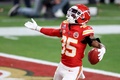 23NFL、第58回スーパーボウル、カンザスシティ・チーフス対サンフランシスコ・フォーティナイナーズ。ファンブルリカバーを喜ぶカンザスシティ・チーフスのジェイレン・ワトソン（2024年2月11日撮影）。(c)Steph Chambers/Getty Images/AFP