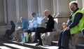 豪メルボルン中心部で休憩を取る人々（2020年6月17日撮影、資料写真）。(c)William WEST / AFP