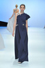 2015年春夏「メルセデス・ベンツ ファッション・ウィーク 東京（Mercedes-Benz Fashion Week TOKYO）」でファーストコレクションを発表した「ハナエモリ」の新コレクション「ハナエモリ デザイン バイ ユウアマツ（HANAE MORI designed by Yu Amatsu）」（2014年10月13日撮影）。(c)AFPBB News/JWFO/MBFWT