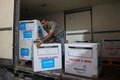 国連児童基金（UNICEF） の支援により、ケレムシャローム検問所経由でパレスチナ自治区ガザ地区に届いたポリオワクチン（2024年8月25日撮影）。(c) Eyad BABA / AFP