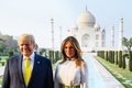 インド・アグラのタージマハルを訪れたドナルド・トランプ米大統領夫妻（2020年2月24日撮影）。(c)Mandel NGAN / AFP