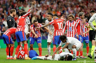 アトレティコDFルノルマン、頭部負傷で離脱へ