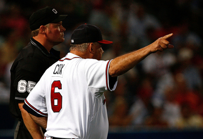 コックス監督 132回目の退場処分に