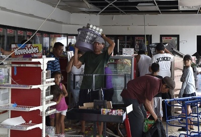 ハリケーン上陸のリゾート地、略奪が横行 メキシコ