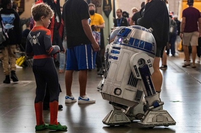 米ボストンでコミックと映画の祭典 コスプレーヤーも参加