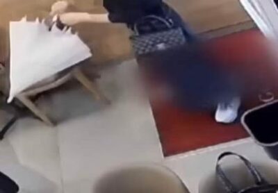 韓国「高級バック持つ」カフェ客、バイトの安い傘をさっと盗むという人間性