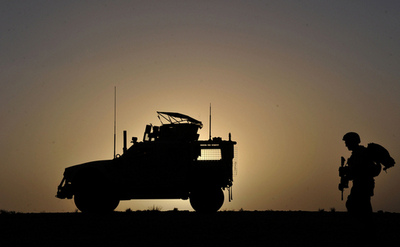 アフガン戦略「軌道に乗っている」、オバマ大統領が検証報告