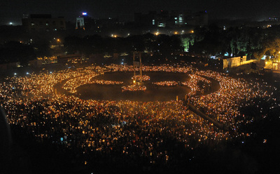 インドの街に灯る数千のランプ、ヒンズー教の祭り「ナブラトリ」