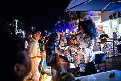 「早まった」対策緩和、感染者横ばいの一因 ファウチ氏