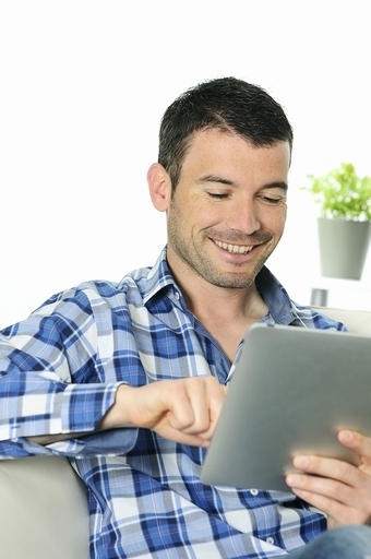 ノートPC利用の男性はご用心、無線LANで精子損傷の恐れ