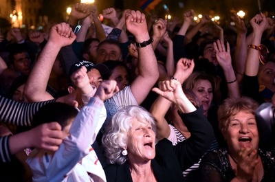 アルメニア野党指導者、首相選出へ支持確保 デモ中止呼び掛け