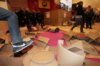 仏農業見本市、波乱の幕開け 抗議する農業従事者に逮捕者も