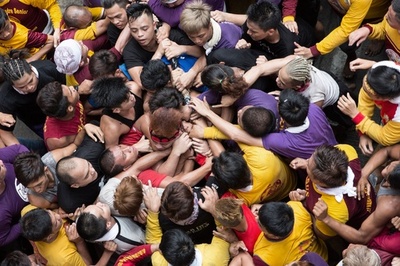 「黒いキリスト像」祭りで1人死亡、800人以上負傷 フィリピン