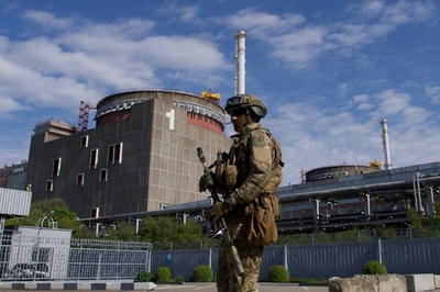 ロシア、ザポリージャ原発を「核の盾」に 地元市長インタビュー
