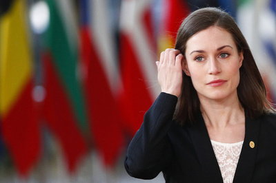 フィンランド首相、コロナ感染者と接触後にクラブで夜明かし