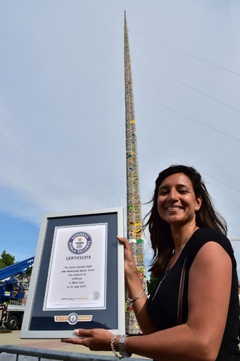 伊ミラノに「レゴタワー」出現、35.5メートルで高さ世界一に