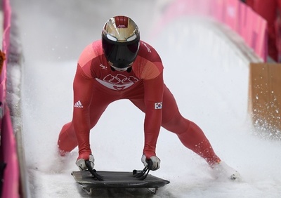 韓国の「アイアンマン」尹誠彬、スケルトンでアジア勢初の金 平昌五輪