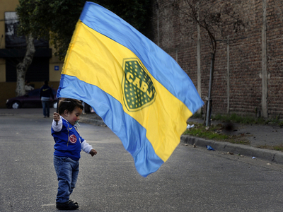 ボカ・ジュニアーズのサポーターがリケルメの残留求め本拠地に集結