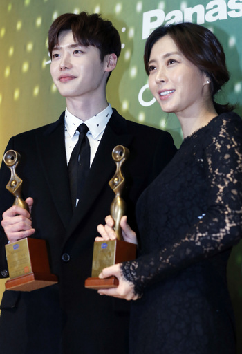 韓国グリメ賞、最優秀賞にイ・ジョンソクとソン・ユナ