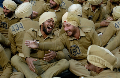 「笑いヨガ」でストレス発散、インド