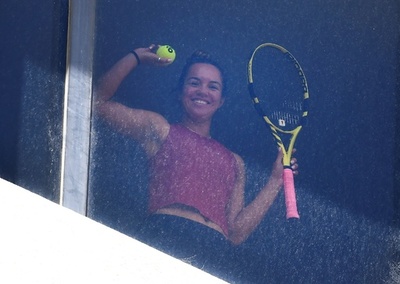 「窓打ち」にファストフード、隔離中の選手の創意工夫 全豪OP