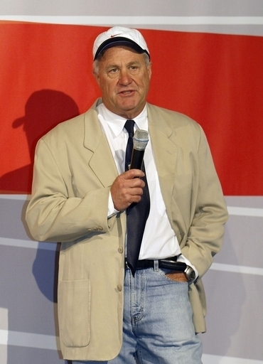 国歌演奏を心待ちにする陸上米国代表団