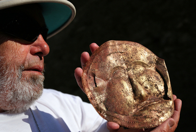 BC.400年のトラキア時代のマスク